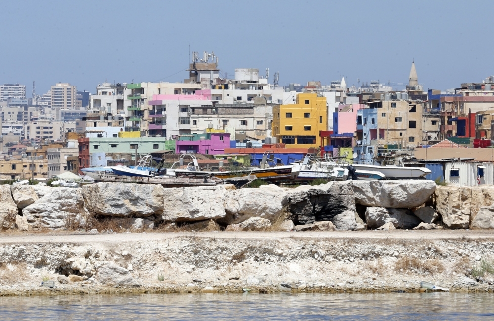 لوحات جدارية وألوان زاهية تغزو حيّا بائسا على مدخل بيروت