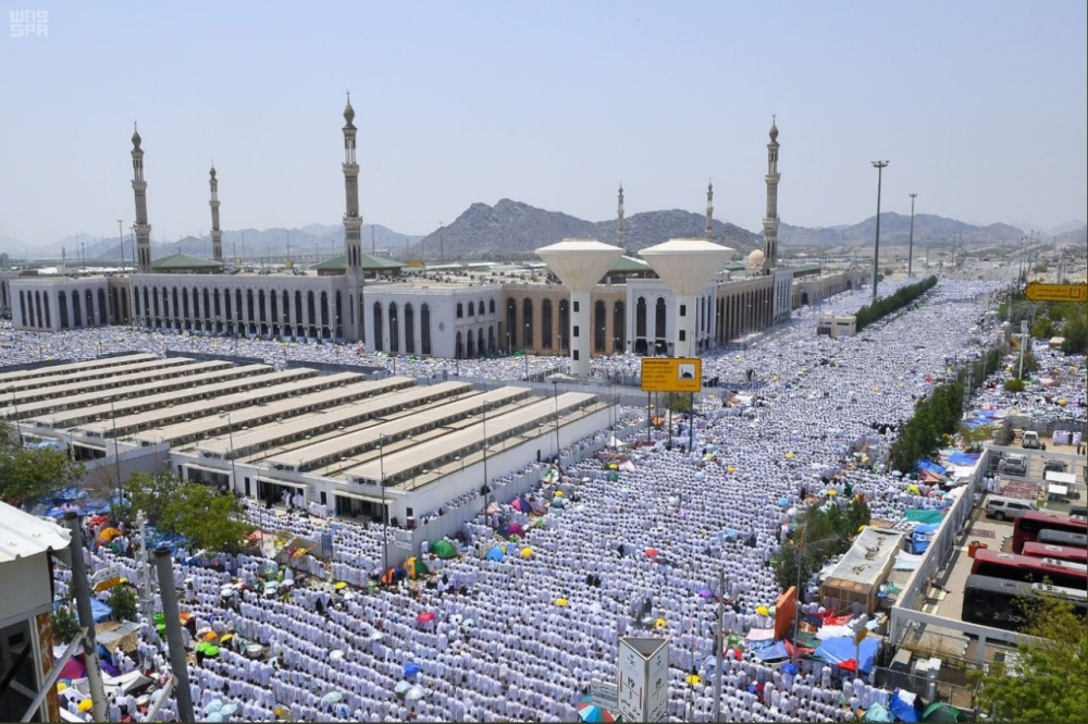 بالصور - أكثر من مليوني حاج على صعيد عرفات لتأدية ركن الحج الأعظم