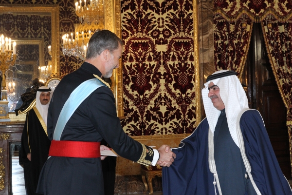 فواز بن محمد يقدم أوراق اعتماده لملك إسبانيا كسفير للبحرين غير مقيم
