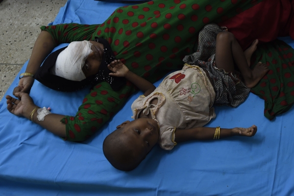 نصف مليون مسلم روهينغي يفرون من الإبادة الجماعية ببورما إلى بنغلادش