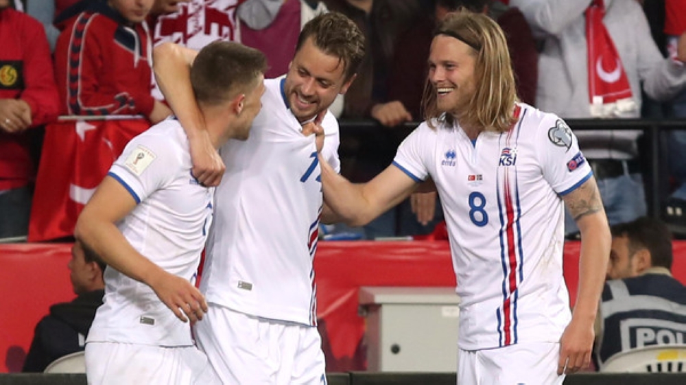 أيسلندا وصربيا يتأهلان إلى كأس العالم