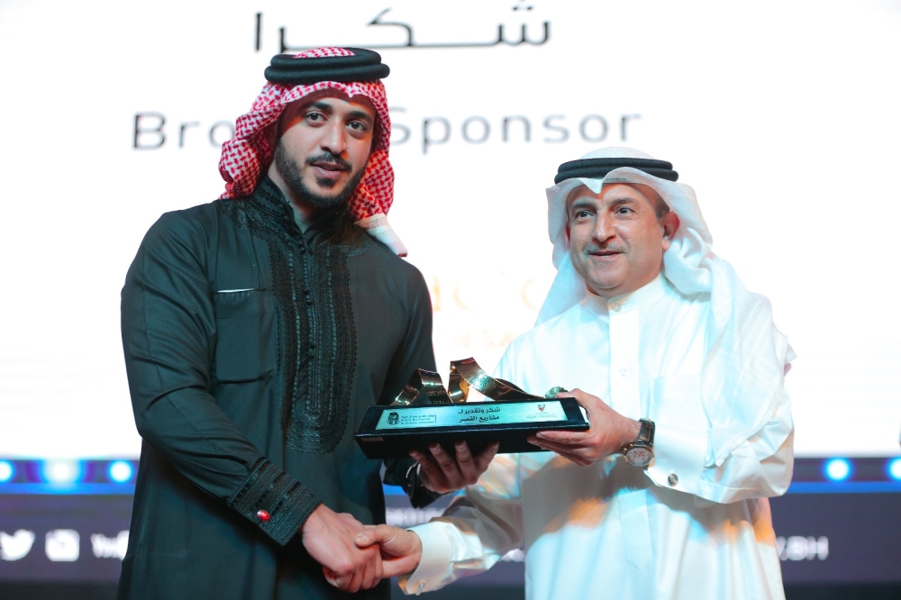 خالد بن حمد: الرعاية ساهمت بنجاح "المسرح الشبابي" وعززت جهود اللجنة المنظمة