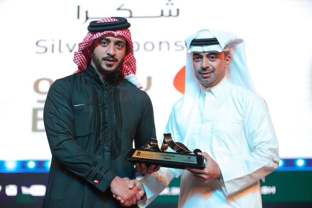 خالد بن حمد: الرعاية ساهمت بنجاح "المسرح الشبابي" وعززت جهود اللجنة المنظمة