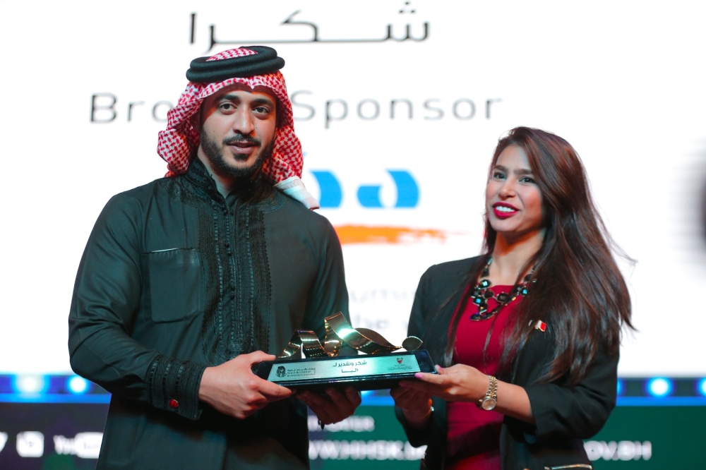 خالد بن حمد: الرعاية ساهمت بنجاح "المسرح الشبابي" وعززت جهود اللجنة المنظمة