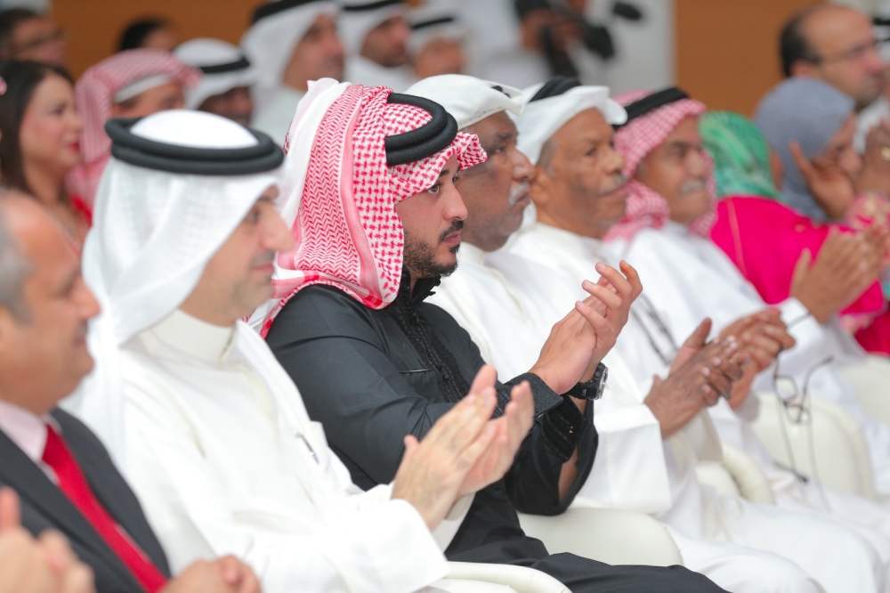 خالد بن حمد: الرعاية ساهمت بنجاح "المسرح الشبابي" وعززت جهود اللجنة المنظمة