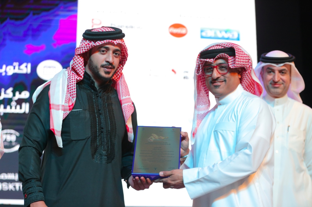 خالد بن حمد: الرعاية ساهمت بنجاح "المسرح الشبابي" وعززت جهود اللجنة المنظمة