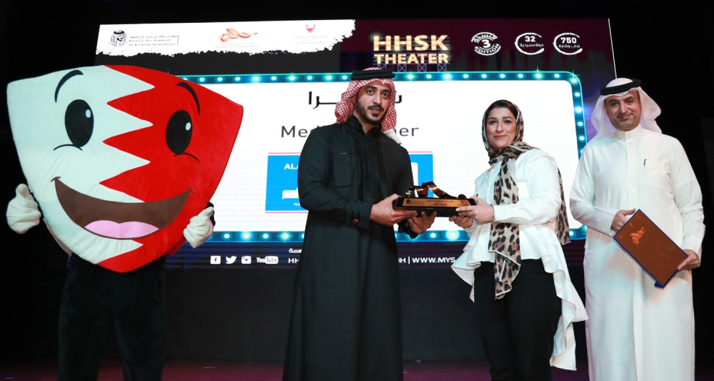 "الوطن" تحصد جائزة التغطية الإعلامية المتميزة بمهرجان "المسرح الشبابي"