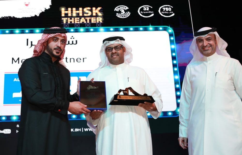 "الوطن" تحصد جائزة التغطية الإعلامية المتميزة بمهرجان "المسرح الشبابي"