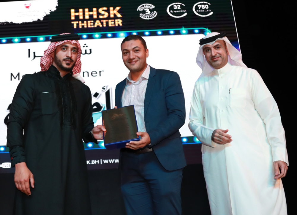 "الوطن" تحصد جائزة التغطية الإعلامية المتميزة بمهرجان "المسرح الشبابي"