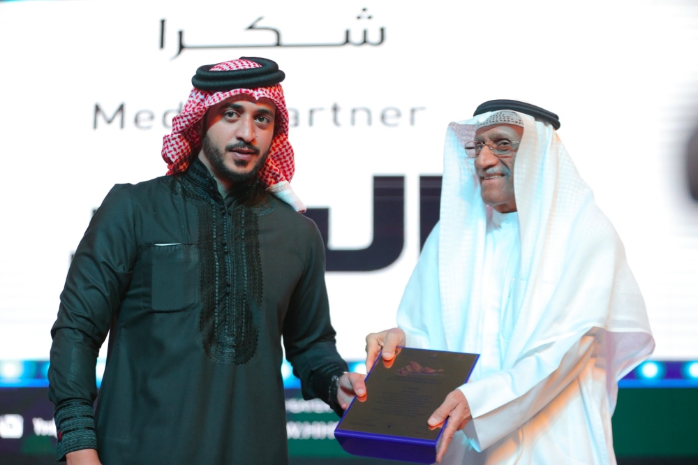 "الوطن" تحصد جائزة التغطية الإعلامية المتميزة بمهرجان "المسرح الشبابي"