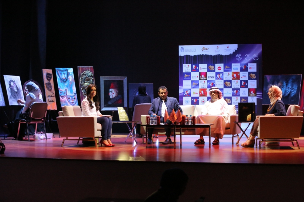 "الوطن" تحصد جائزة التغطية الإعلامية المتميزة بمهرجان "المسرح الشبابي"