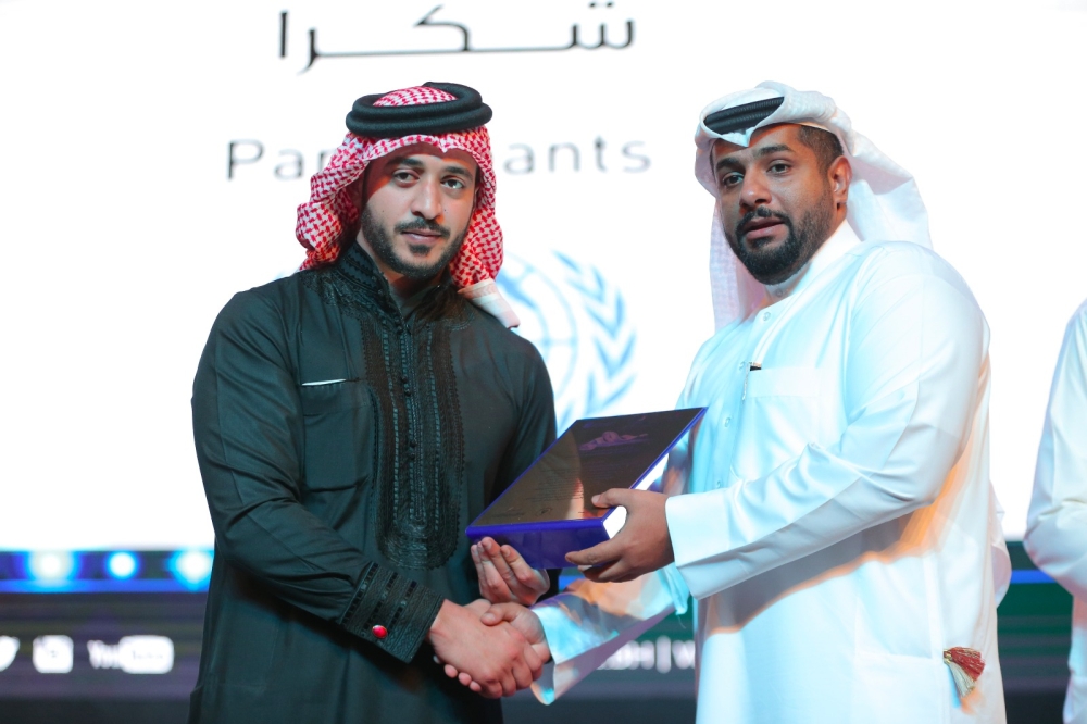 "الوطن" تحصد جائزة التغطية الإعلامية المتميزة بمهرجان "المسرح الشبابي"