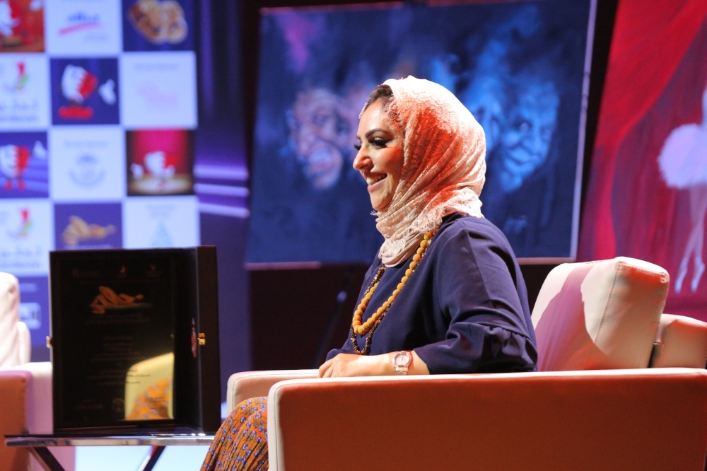 "الوطن" تحصد جائزة التغطية الإعلامية المتميزة بمهرجان "المسرح الشبابي"