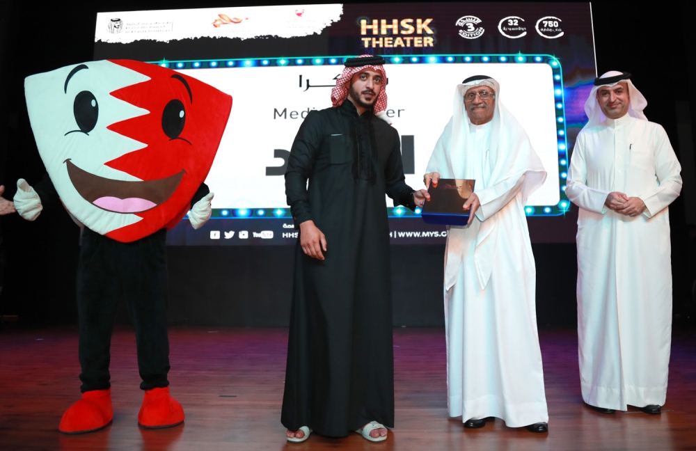 "الوطن" تحصد جائزة التغطية الإعلامية المتميزة بمهرجان "المسرح الشبابي"