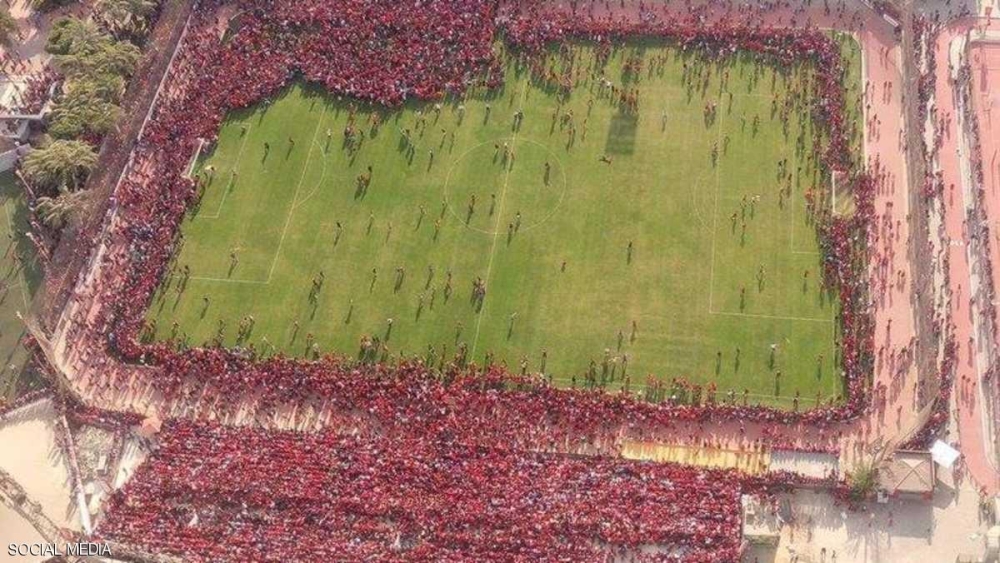 اهتمام عالمي بصورة جماهير الأهلي المصري "الاستثنائية"