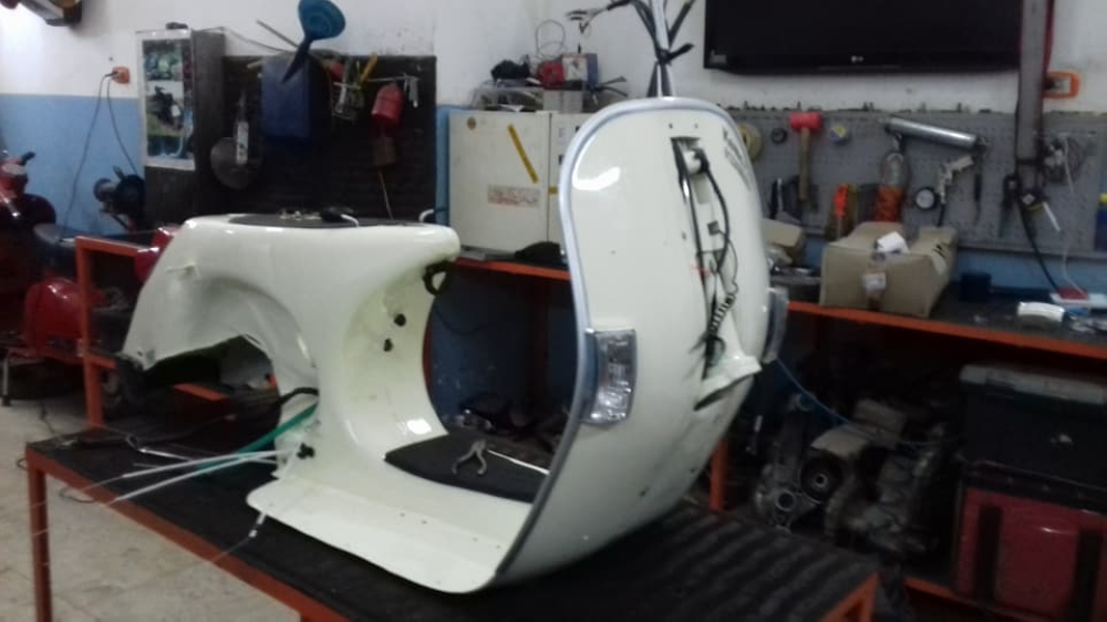 مصري يصنع دراجات نارية من الخردة