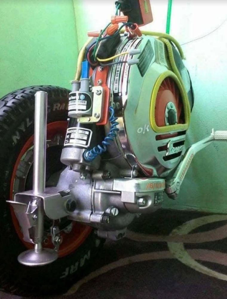 مصري يصنع دراجات نارية من الخردة