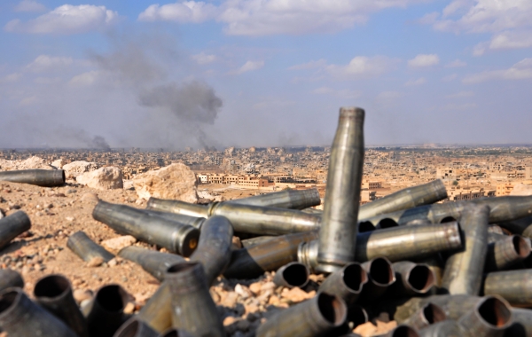 القوات العراقية والسورية تحاصر "داعش" في آخر معاقله بوادي الفرات