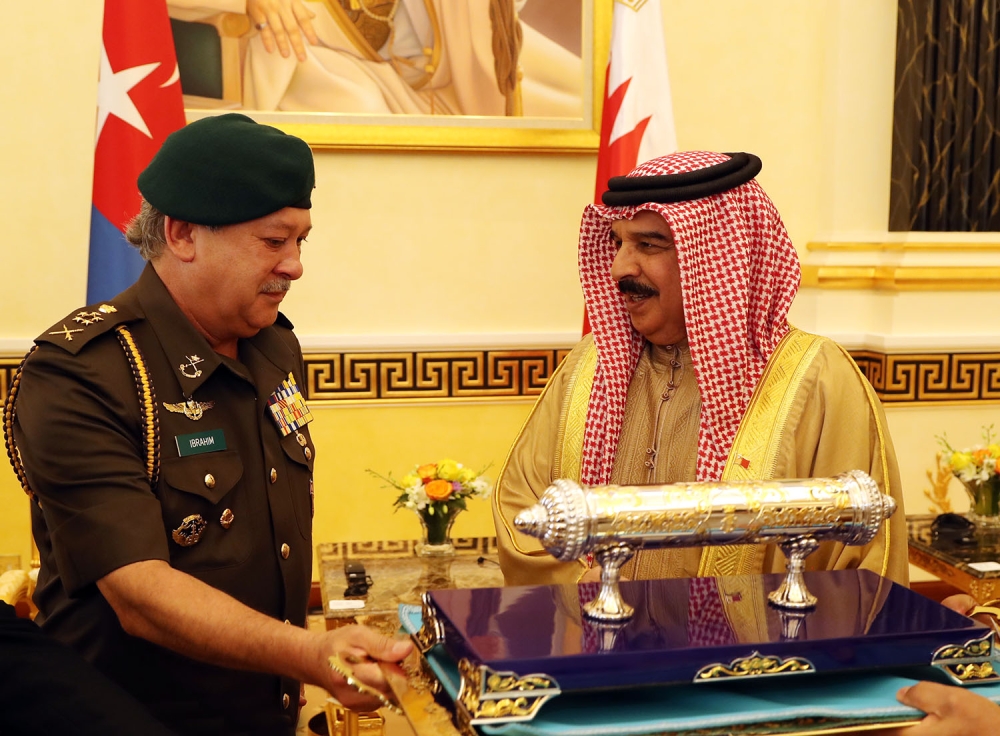 الملك: دور رائد ومسؤول لماليزيا في حفظ الأمن ونشر السلام بالعالم