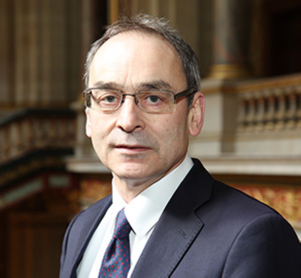 السفير البريطاني لـ"الوطن": 1400 طالب بحريني بجامعات ومدارس المملكة المتحدة