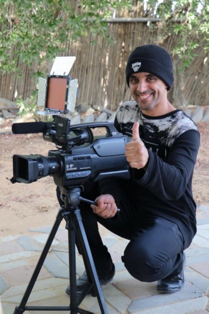 بالصور.. مخرج سعودي يصور فيلم رعب بالإمارات