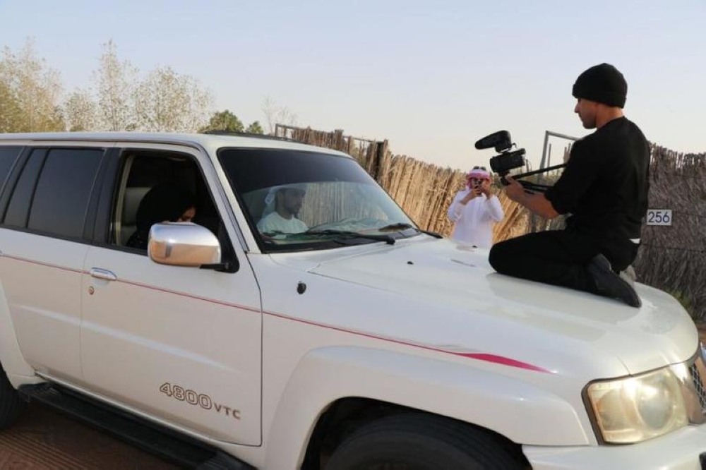 بالصور.. مخرج سعودي يصور فيلم رعب بالإمارات