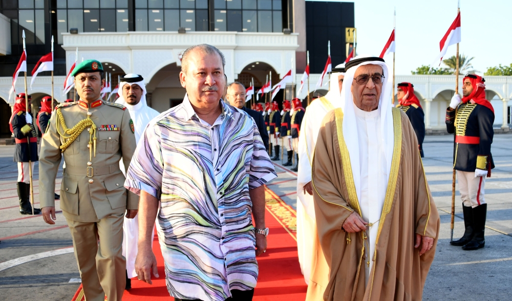 سلطان وحاكم ولاية إقليم جوهور الماليزي يغادر البلاد