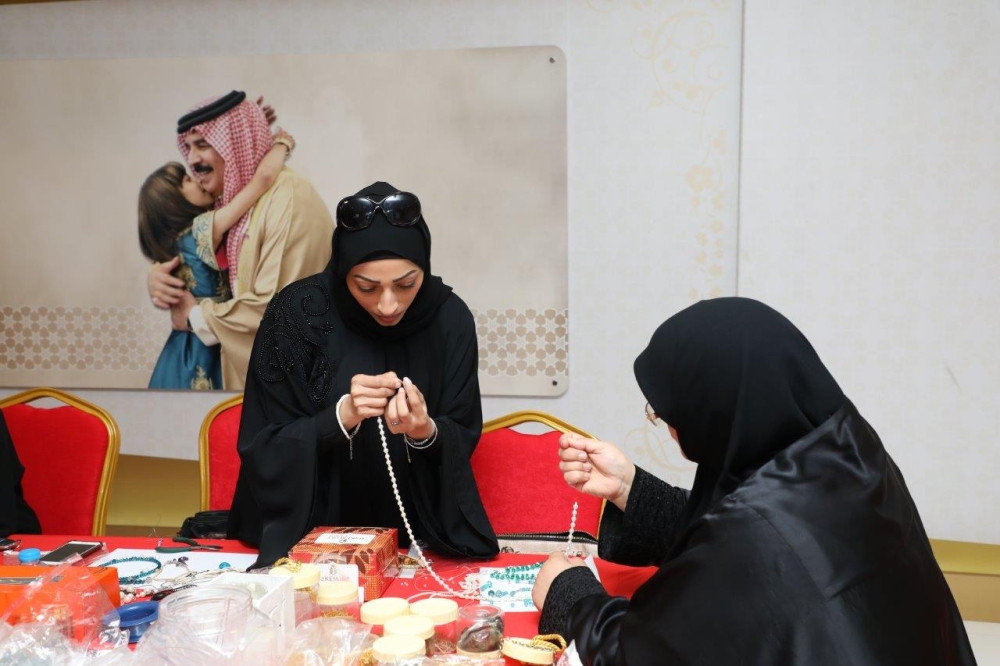 نساء "الخيرية الملكية" يكتسبن مهارة صناعة المجوهرات