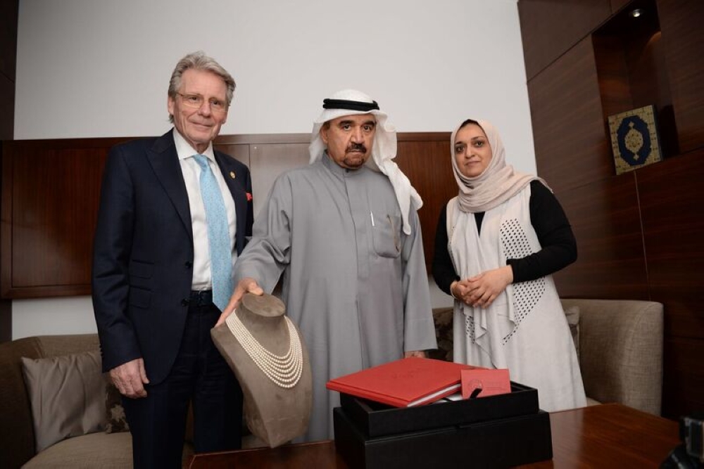 "دانات" تُسلم أول شهادة امتياز إلى "لآلئ آل محمود"