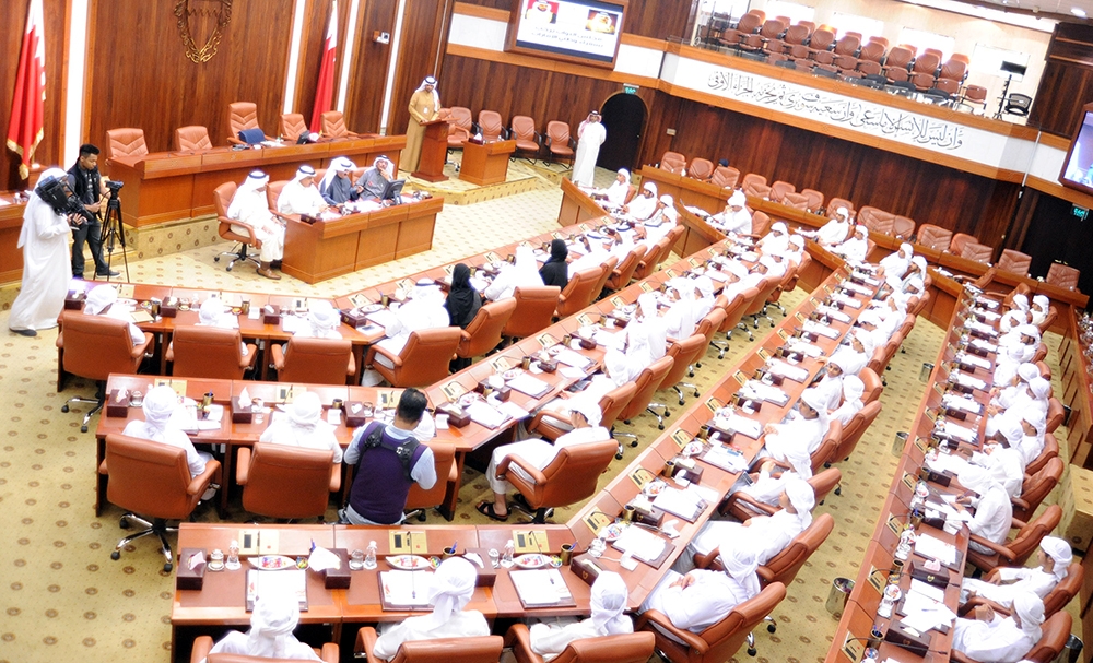 الملا: أهمية إعداد قيادات شابة تتمتع بالمبادرة والابتكار