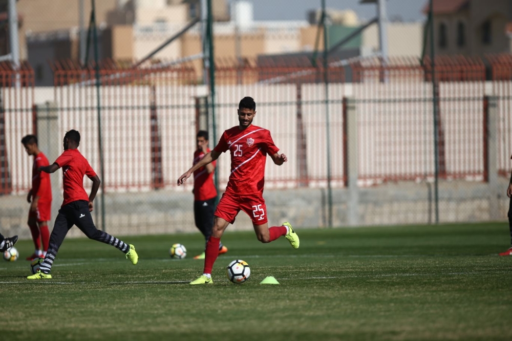 بالصور.. "الأحمر" يستعد لمواجهة اليمن