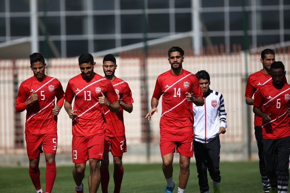 بالصور.. "الأحمر" يستعد لمواجهة اليمن