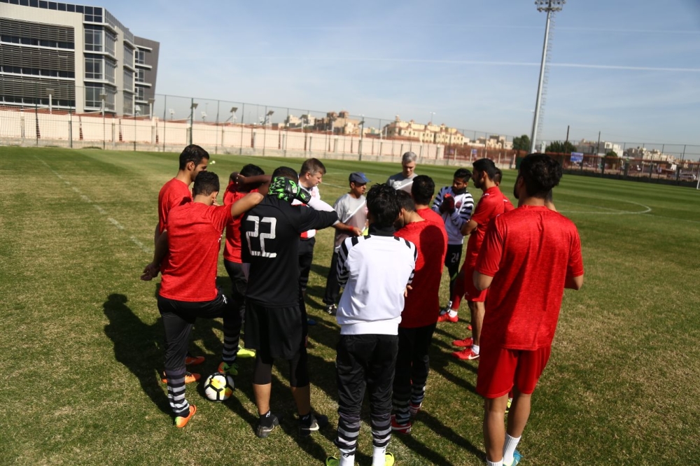 بالصور.. "الأحمر" يستعد لمواجهة اليمن