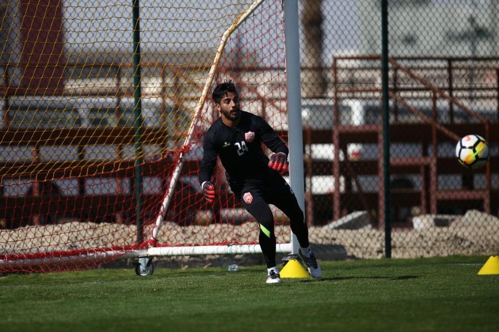 بالصور.. "الأحمر" يستعد لمواجهة اليمن