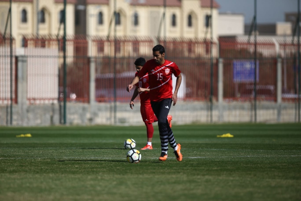 بالصور.. "الأحمر" يستعد لمواجهة اليمن