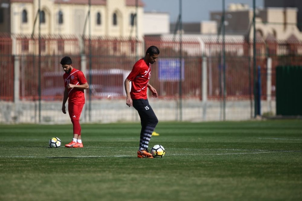 بالصور.. "الأحمر" يستعد لمواجهة اليمن