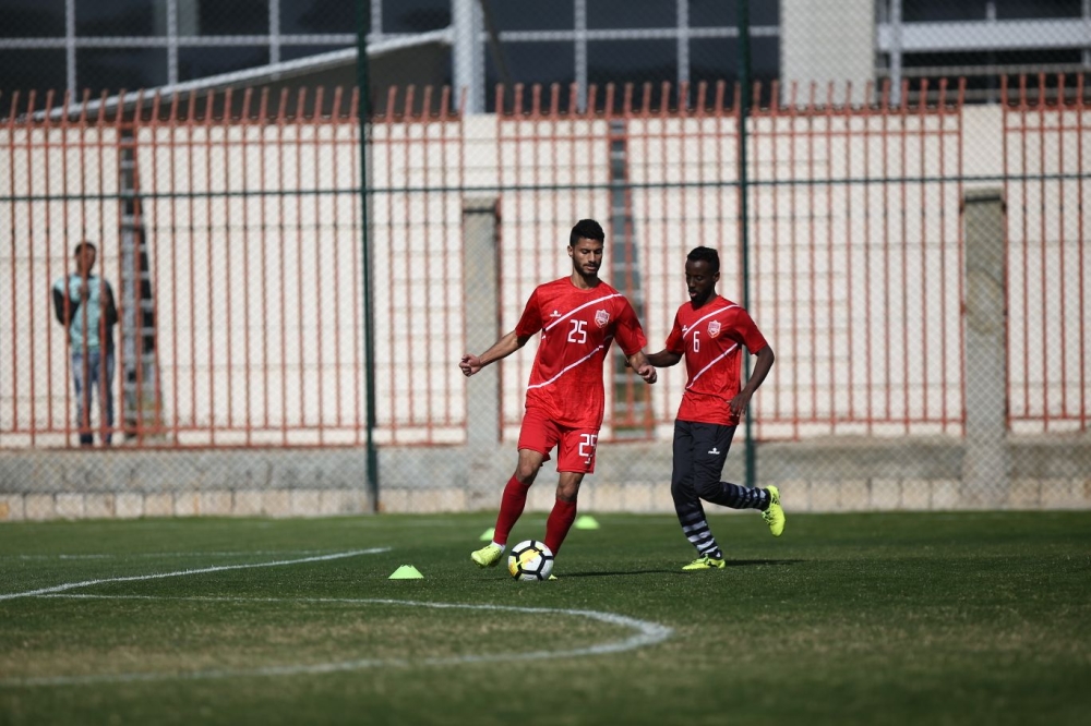 بالصور.. "الأحمر" يستعد لمواجهة اليمن