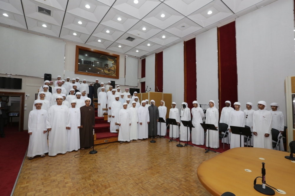 سفراء وطني الإمارات ينشدون السلام الملكي البحريني في رسالة محبة للشعب