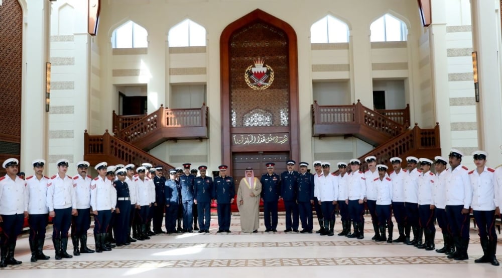 وزير الداخلية يشيد بعطاء فريق الدراجات النارية بإدارة المراسم وحماية الشخصيات