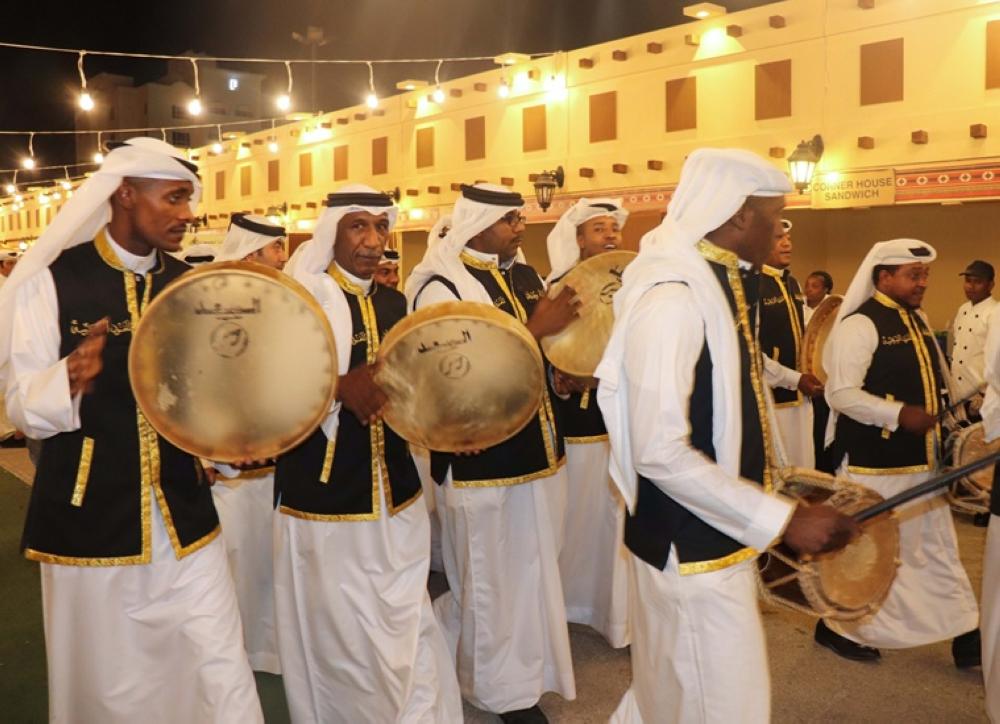 سوق البسطة يستضيف برنامج إثراء الشباب بمشاركة "طفاش" وشخصيات تراثية