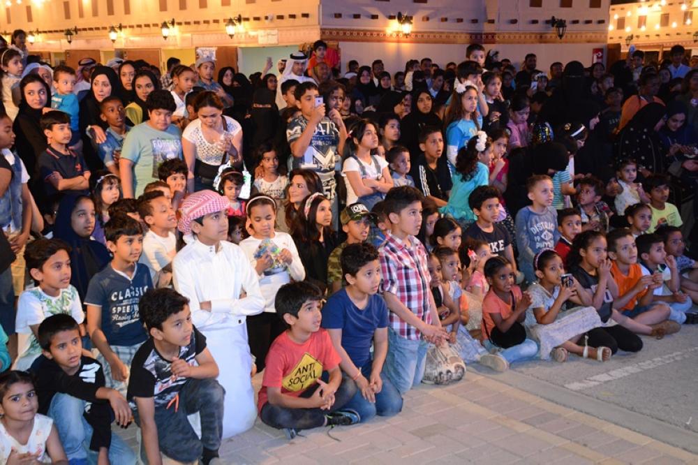 سوق البسطة يستضيف برنامج إثراء الشباب بمشاركة "طفاش" وشخصيات تراثية