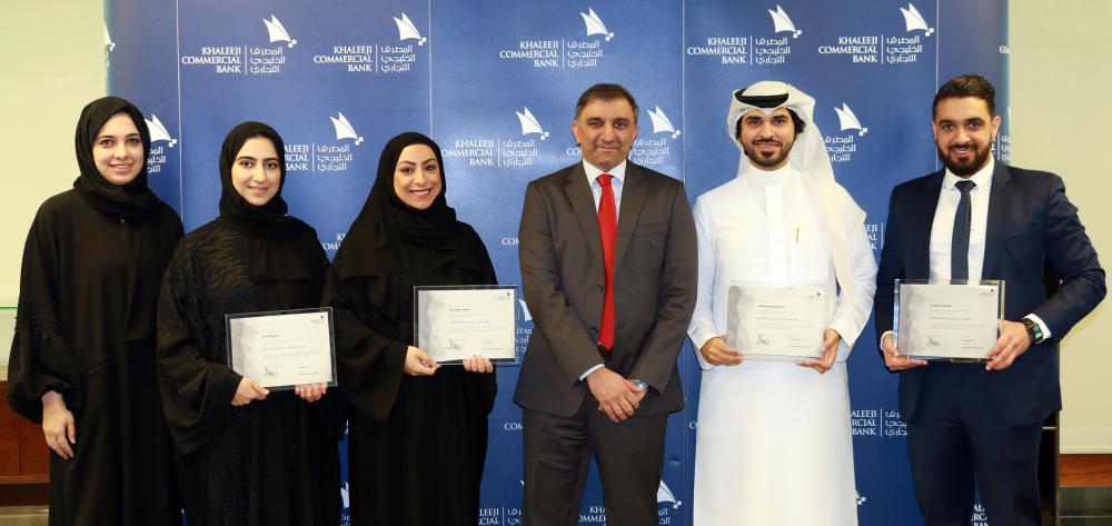 "الخليجي التجاري" يكرم موظفيه المتميزين ببرنامج "جوائز الأداء المتميز"