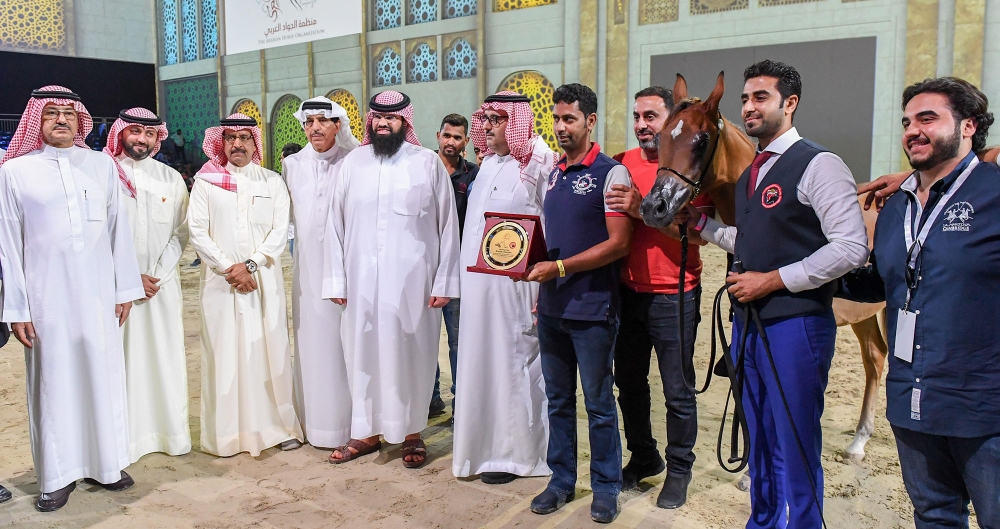 عبدالعزيز آل سعود يتوّج أبطال "فيصل بن حمد لجمال الخيل العربية"