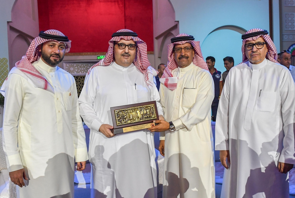 عبدالعزيز آل سعود يتوّج أبطال "فيصل بن حمد لجمال الخيل العربية"
