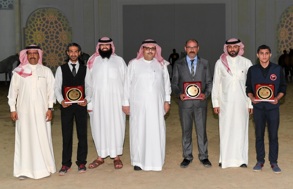عبدالعزيز آل سعود يتوّج أبطال "فيصل بن حمد لجمال الخيل العربية"