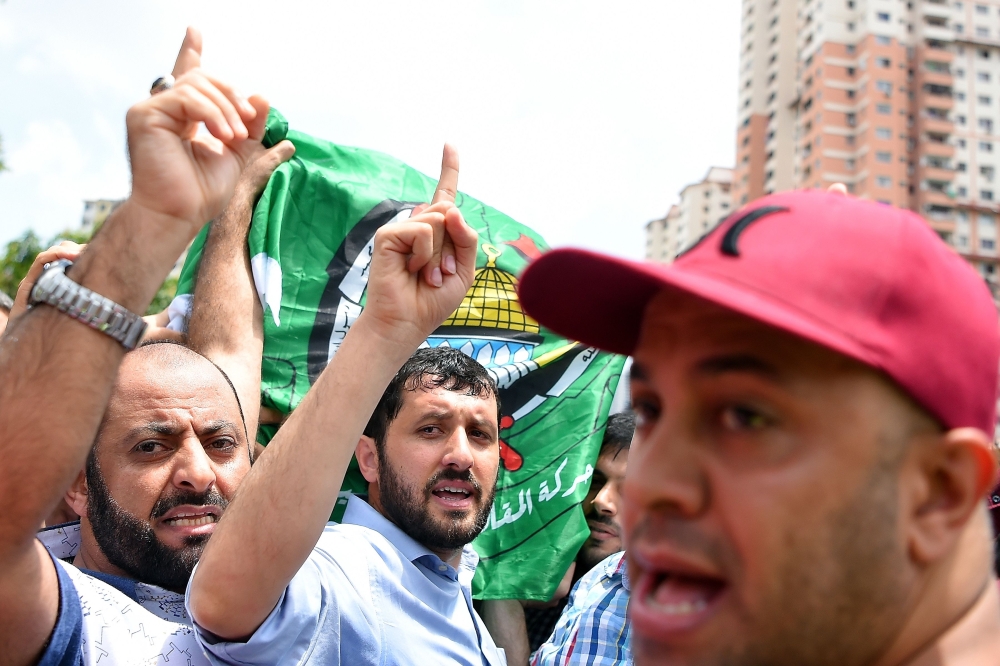 بالصور - تشييع جثمان العالم الفلسطيني المغدور فادي البطش في ماليزيا