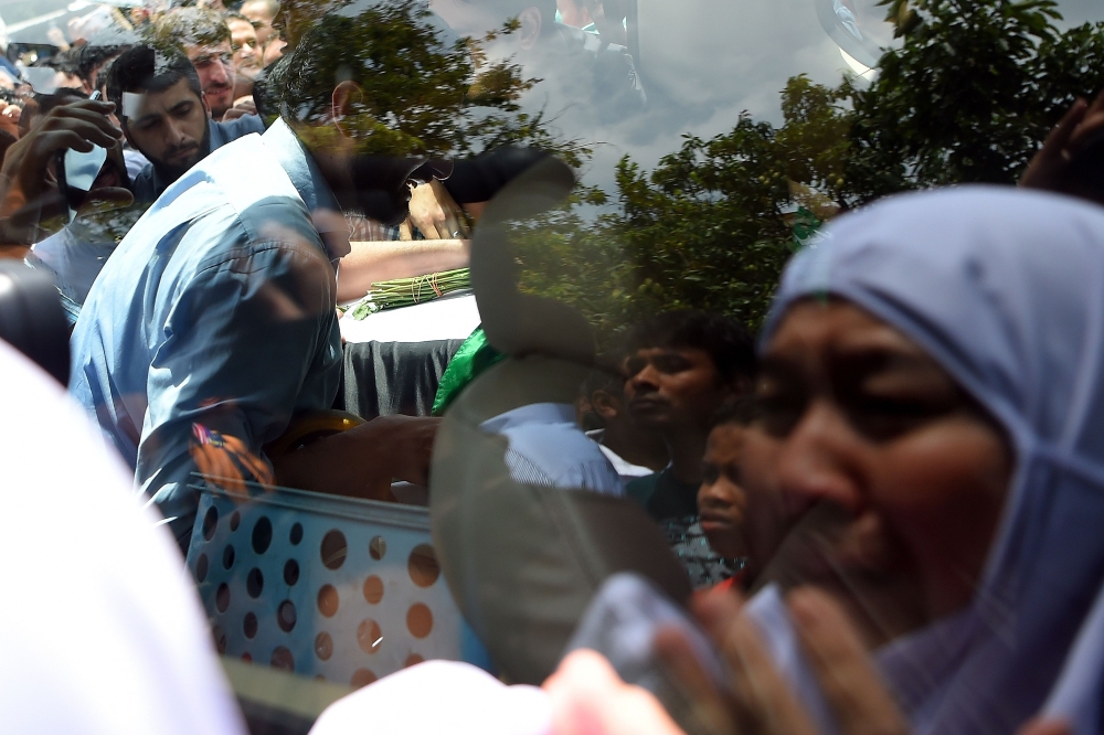 بالصور - تشييع جثمان العالم الفلسطيني المغدور فادي البطش في ماليزيا