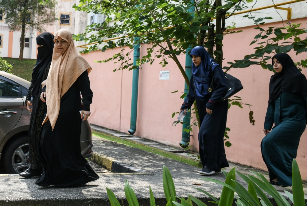 بالصور - تشييع جثمان العالم الفلسطيني المغدور فادي البطش في ماليزيا