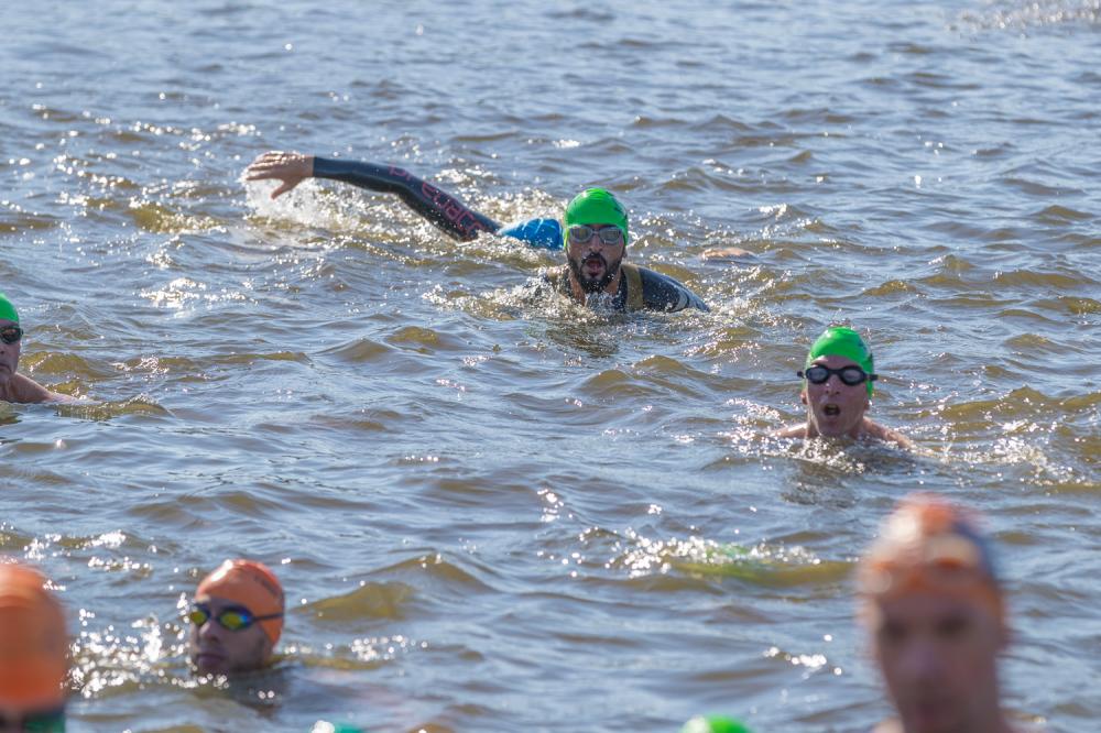 ناصر بن حمد في "الرجل الحديدي" بتكساس.. عين على الإنجاز