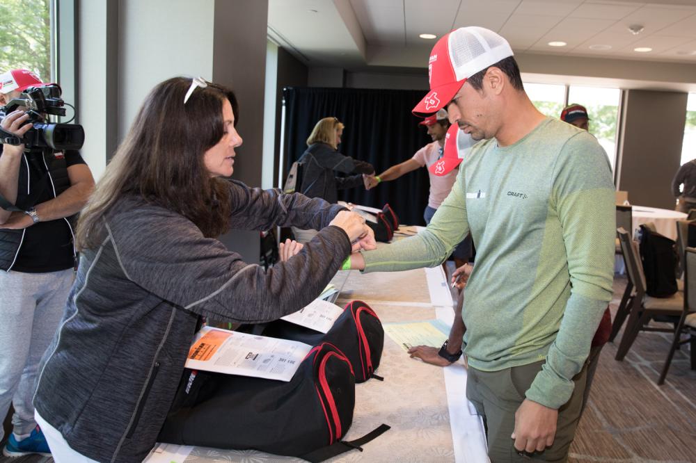 ناصر بن حمد في "الرجل الحديدي" بتكساس.. عين على الإنجاز